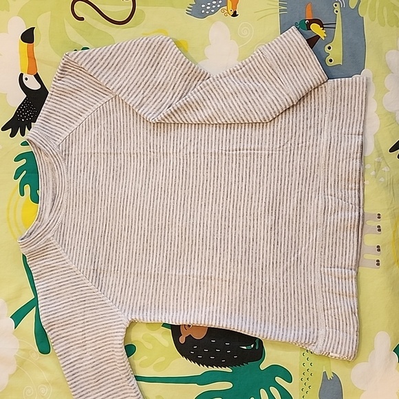 2 reversible Boden long sleeve tops - Picture 6 of 10